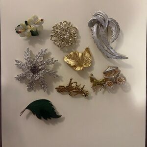 Elegant Brooch Lot in Gold and Silver Tones